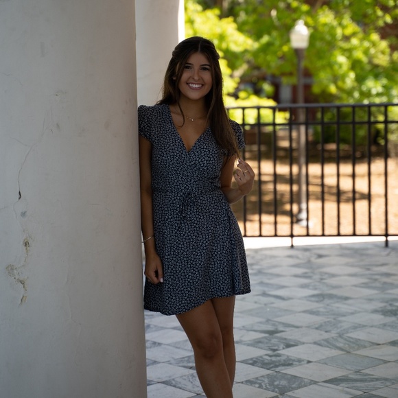 Meet your Posher, Nina - Picture 1 of 1